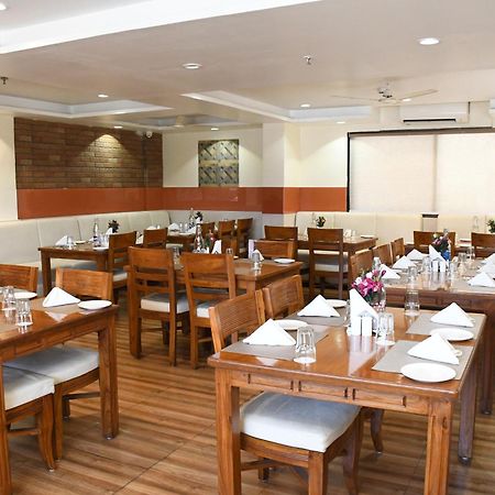 Sai Neem Tree Hotel Shirdi Bagian luar foto