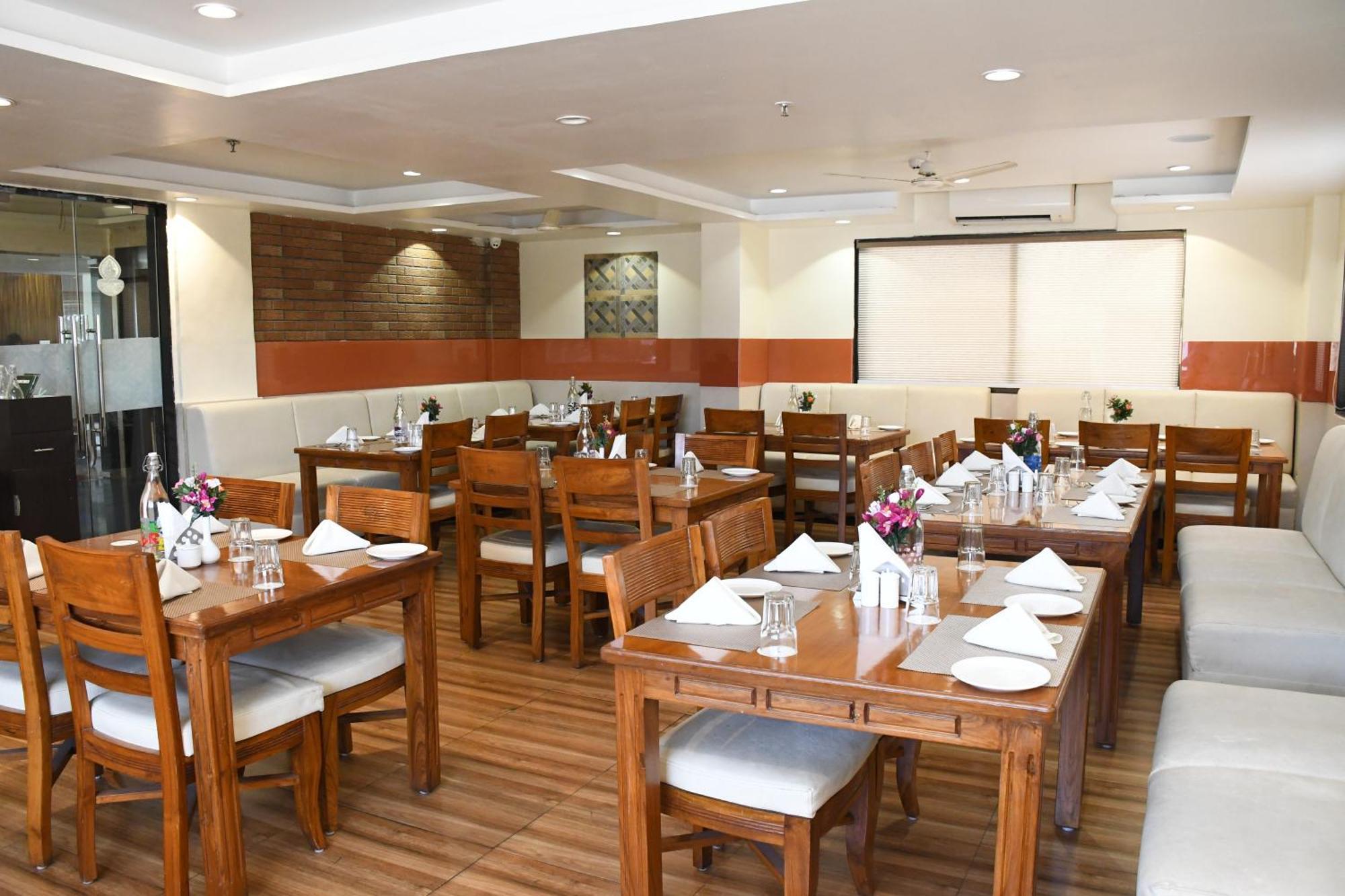 Sai Neem Tree Hotel Shirdi Bagian luar foto