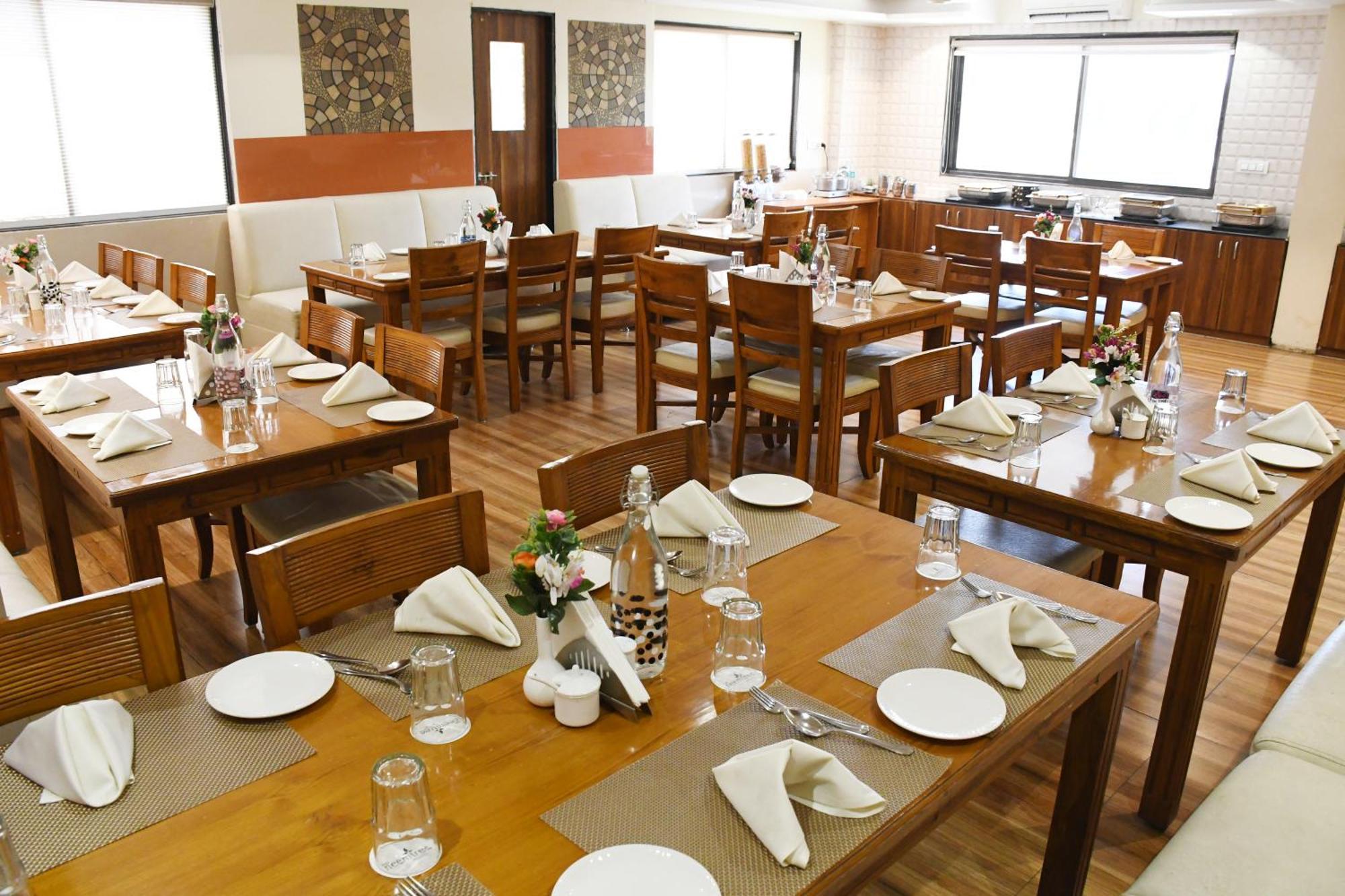 Sai Neem Tree Hotel Shirdi Bagian luar foto