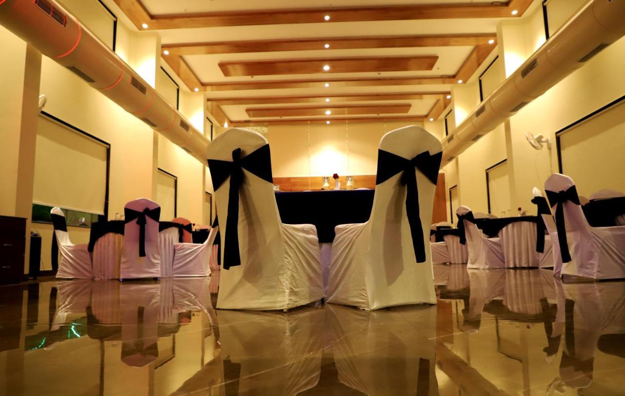 Sai Neem Tree Hotel Shirdi Bagian luar foto