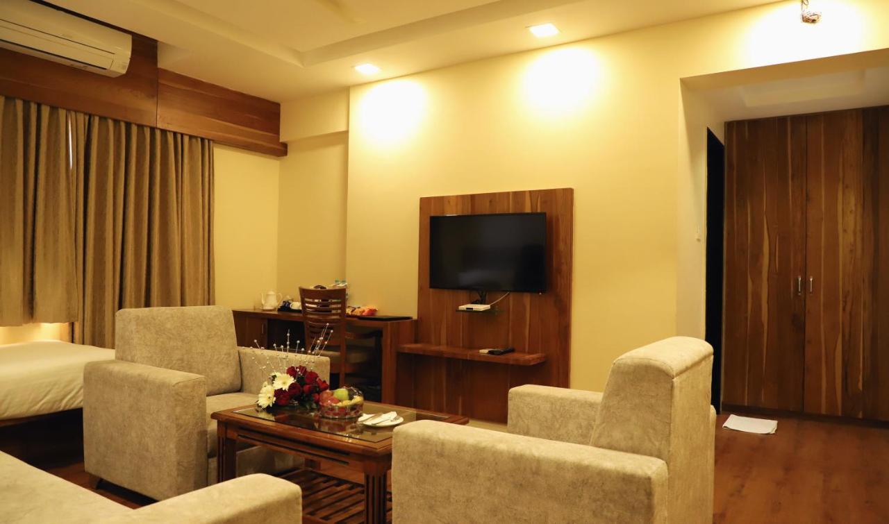 Sai Neem Tree Hotel Shirdi Bagian luar foto