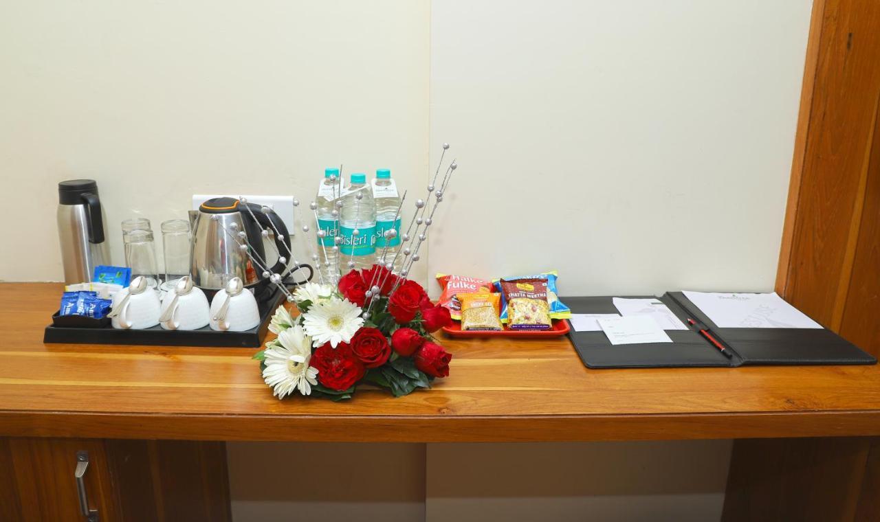 Sai Neem Tree Hotel Shirdi Bagian luar foto
