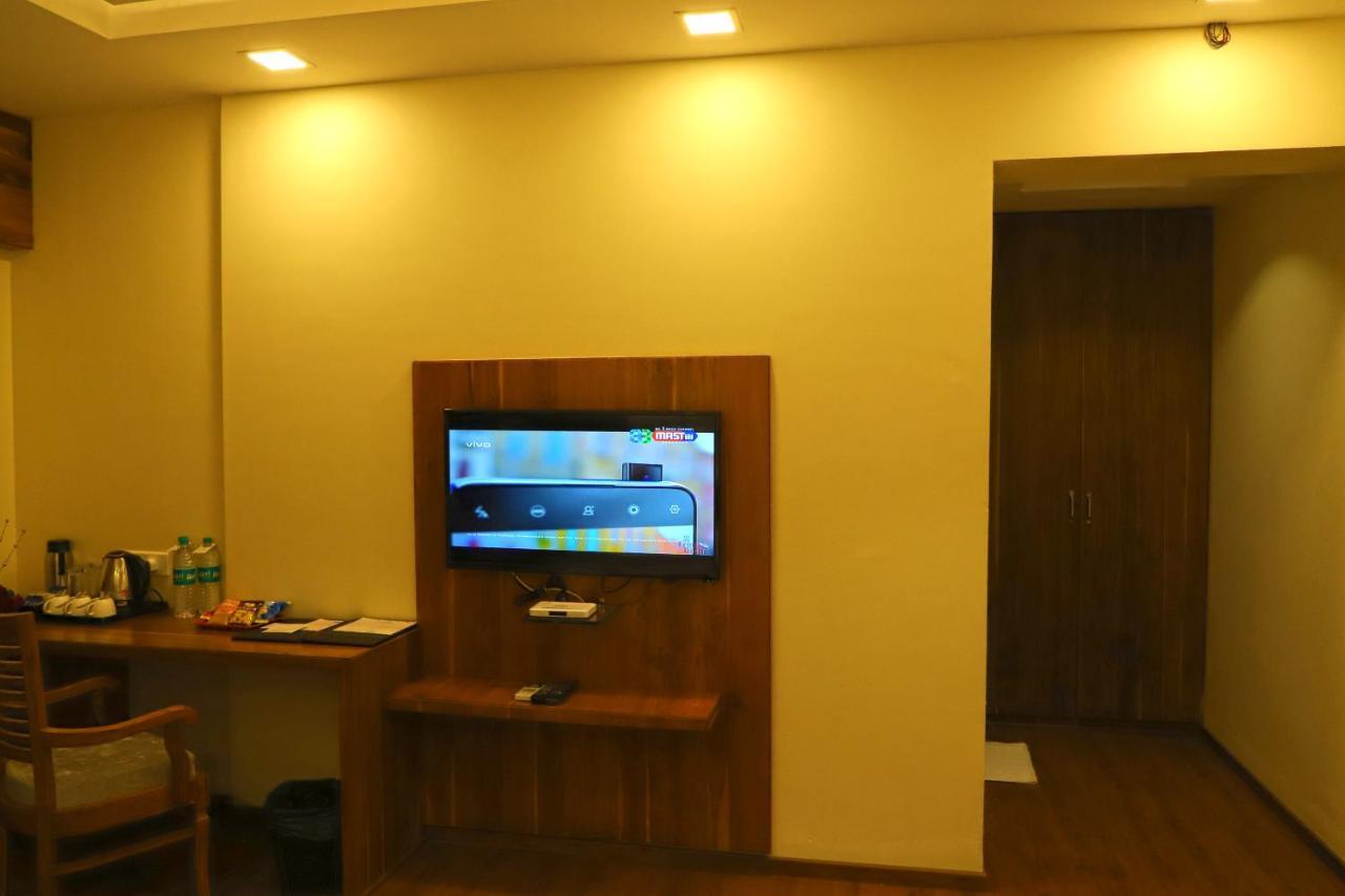 Sai Neem Tree Hotel Shirdi Bagian luar foto