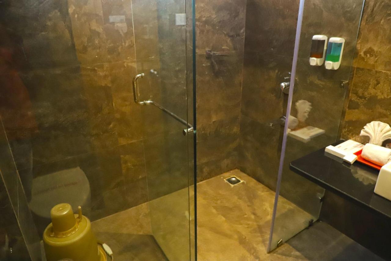 Sai Neem Tree Hotel Shirdi Bagian luar foto