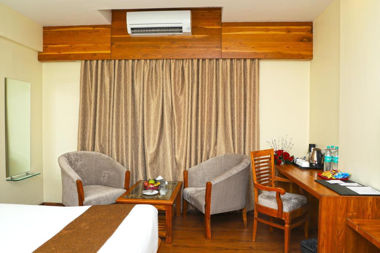 Sai Neem Tree Hotel Shirdi Bagian luar foto