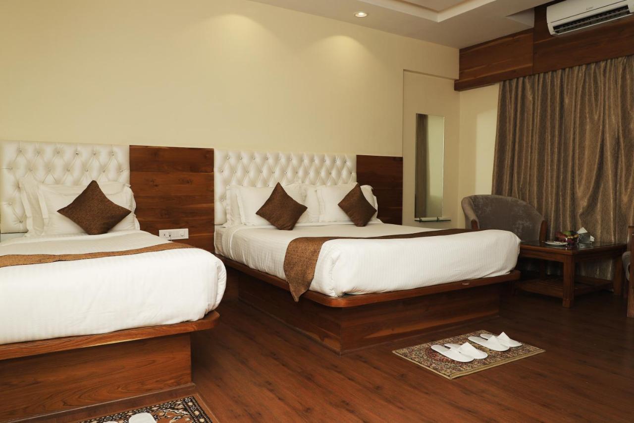 Sai Neem Tree Hotel Shirdi Bagian luar foto