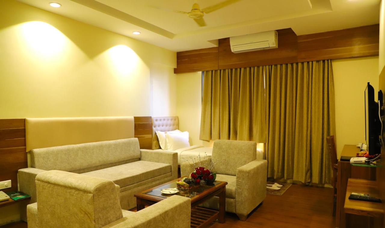 Sai Neem Tree Hotel Shirdi Bagian luar foto