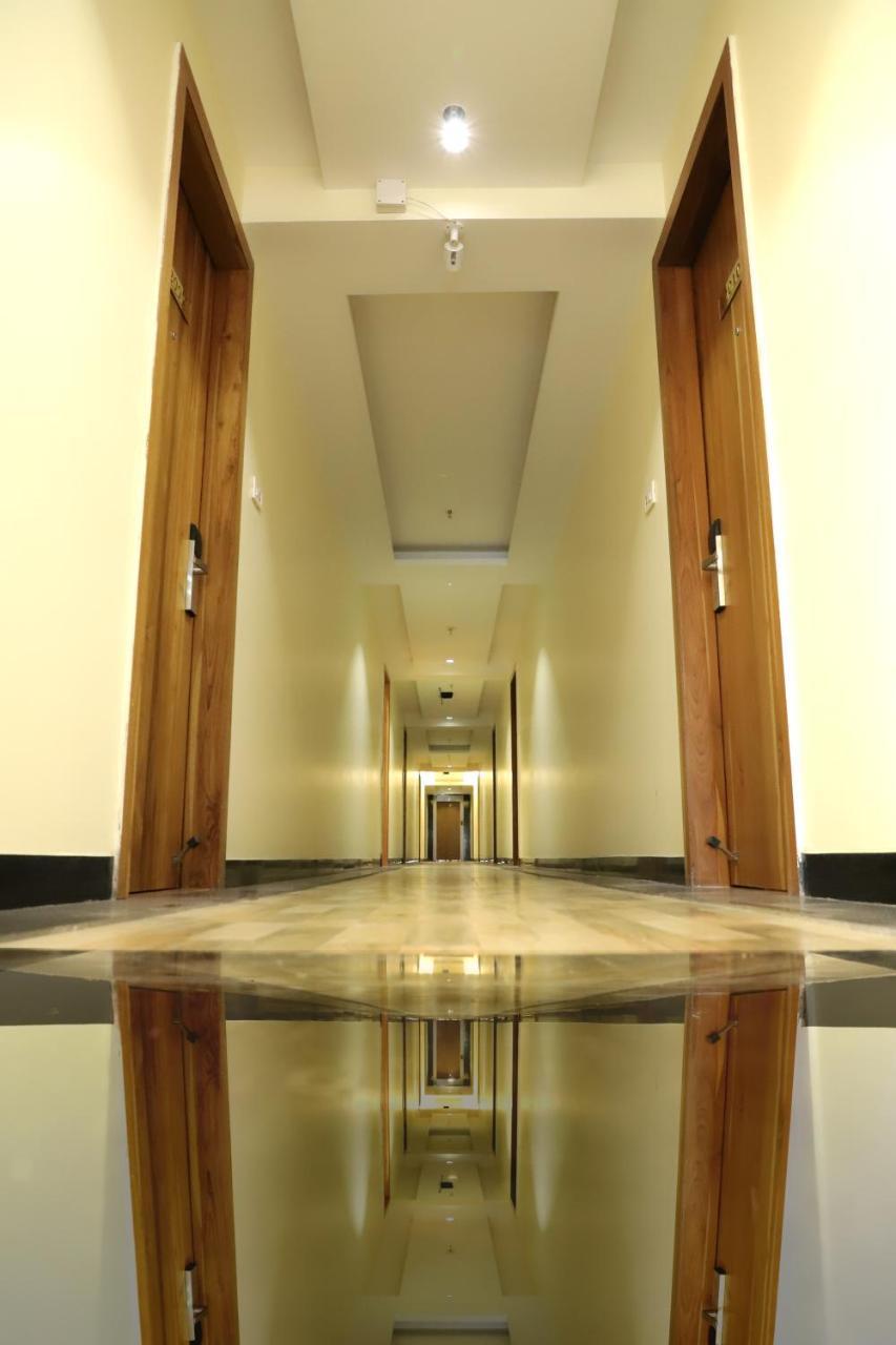 Sai Neem Tree Hotel Shirdi Bagian luar foto
