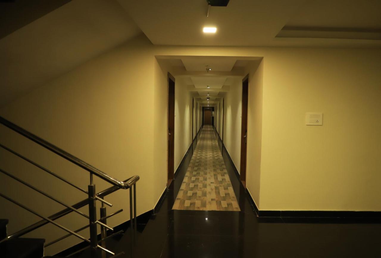 Sai Neem Tree Hotel Shirdi Bagian luar foto